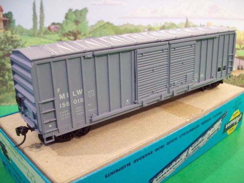 HO MILWAUKEE 50&#039; DD Railbox Car #156018 - Kadees!