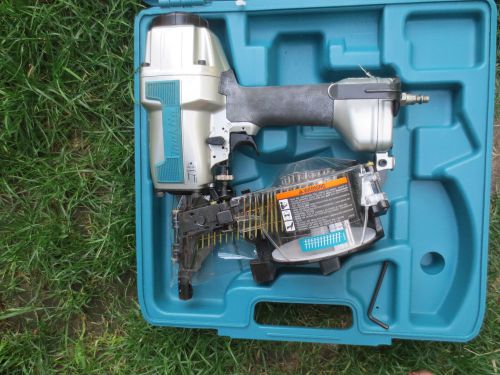 MAKITA AN611 2-1/2&#034; NAILER USED one small job SIDING COIL sweet condition