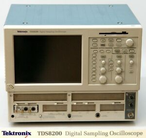 Tektronix TDS8200 Digital Sampling Oscilloscope w/80E03 Sampling Module