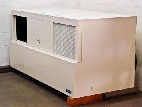 Air Clean Industries VF-630  6&#039; Vertical Laminar Flow Hood