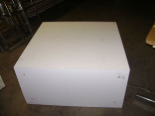 DISPLAY RETAIL  PEDESTAL PLATFORM WHITE SQUARE