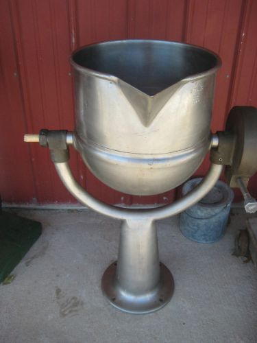 GROEN D-10 Tilt Jacketed Steam Kettle