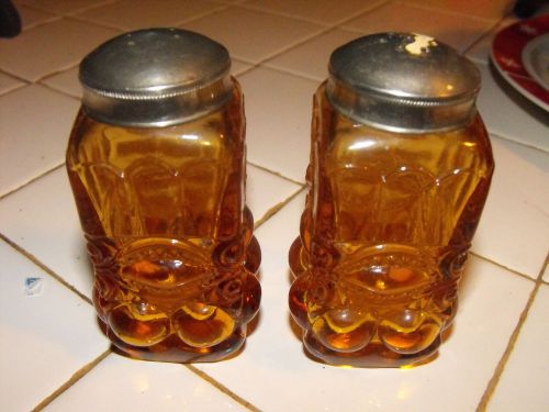 RARE 1960&#039;s Eye-Winker Amber Pattern Glass Salt and Pepper Shaker - Never Used