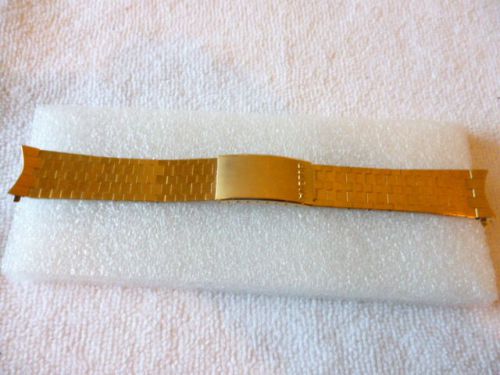 Vintage Bulova 18 mm wrist watch bracelet is in mint condition.