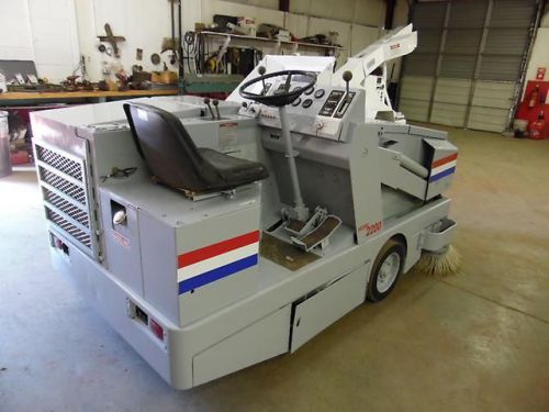 1989 CLARK AMERICAN-LINCOLN 2200 SWEEPER