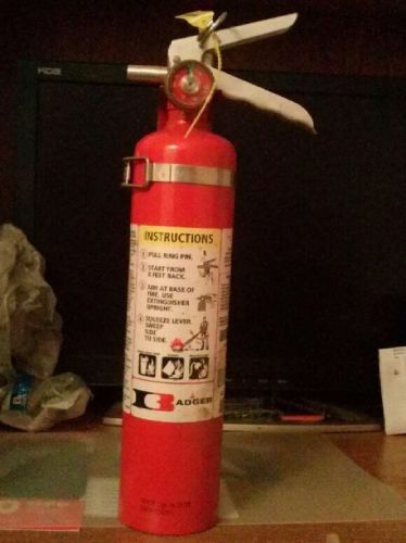 Badger 2-1/2 lb ABC Extinguisher w/Vehicle Bracket