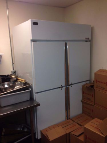 GLOBAL REFRIGERATION/KELVINATOR REACH-IN FREEZER DOUBLE SOLID DOOR 49 FT T50HSQL