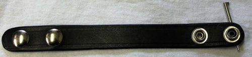 BOSTON LEATHER 5456K-1 BELT KEEPER PLAIN BLACK LEATHER WITH HIDDEN HANDCUFF KEY