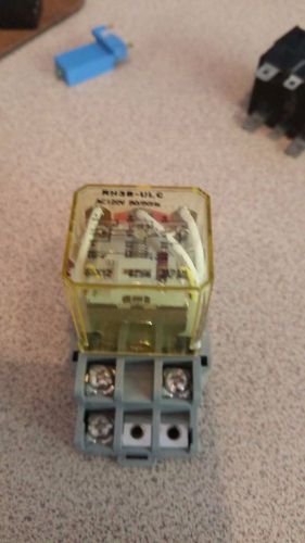 Idec rh3b-ulc relay and sh3b-05c relay base 120v , new for sale