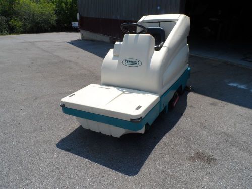 Tennant 7200 scrubber with sweeper attachment
