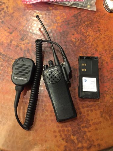 Motorola XTS 2500 Model H46UCC9PW5AN Used W PTT Free Shipping