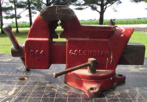 Vintage Used Columbian D44 4&#034; Bench Vise with Swivel Base and Pipe Jaws