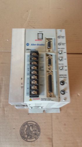 Allen Bradley Ultra 3000 Servo Drive 2098-DSD-020-SE