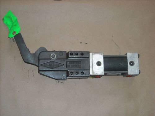 DE-STA-CO A895B-13R-72-R1000-C100K Pneumatic Clamp, With Arm, No Sensor, Used