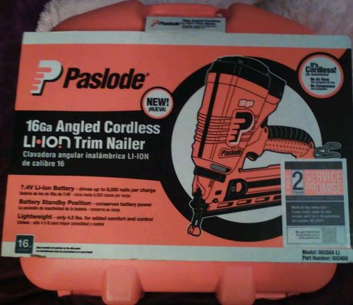 Paslode 902400 16 Ga Angled Li-ion Cordless Finish Nailer Kit