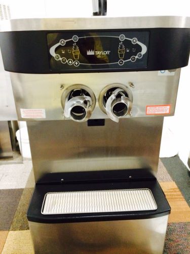 TAYLOR ICE CREAM MACHINE 713/27   2007 MODEL AIR COOLED  TWIN TWIST