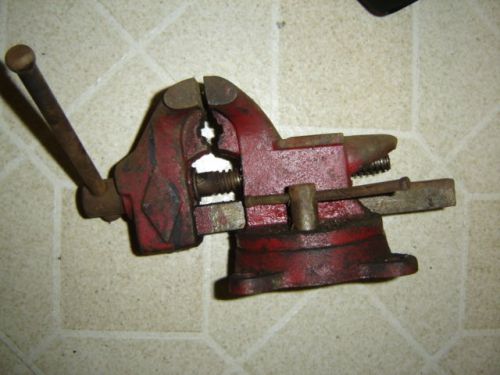 Old CRUSADER Rotating Vise