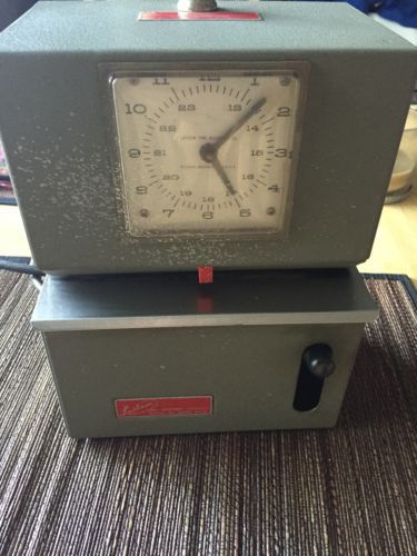 Lathem Time Clock with key!  Model 2126