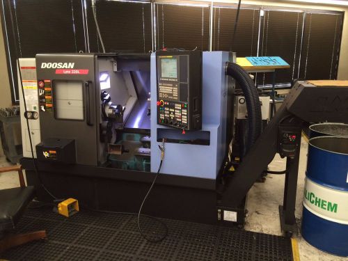 Doosan Lynx 220LC CNC Lathe 2014, 8&#034; Chuck, Parts Catcher, Tailstock, Chip Conv.