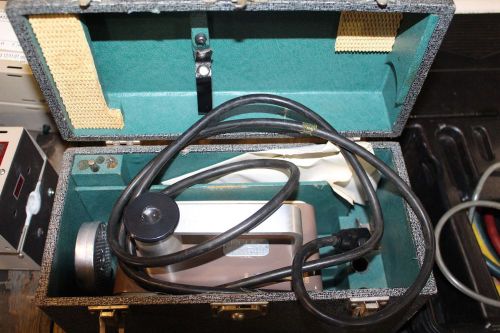 Victoreen Radiation Condenser R-Meter X-Ray Meter Model 570