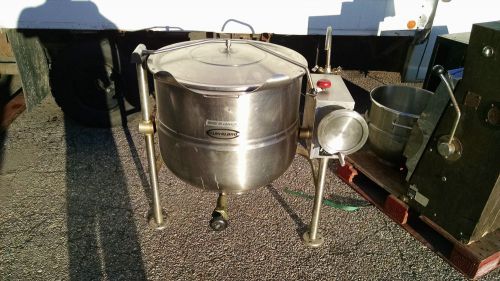 CLEVELAND KDL-40T KETTLE, TILTING