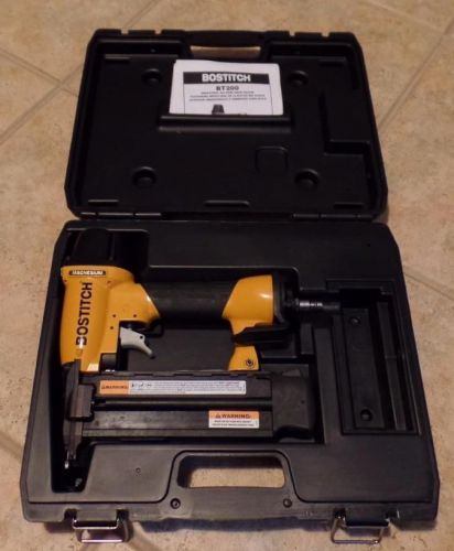 BT200 BOSTITCH MAGNESIUM 5/8-2&#034; 18-GA  BRAD NAILER HARD CASE MANUAL EX COND