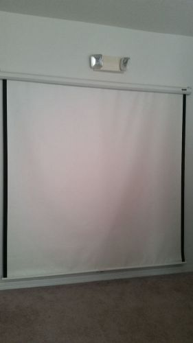 Da-Lite 70 x 70 / 96&#034; Diagonal Manual Projector Screen