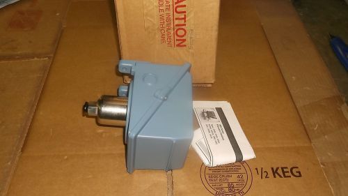 UE J4021461521 PRESSURE SWITCH, NEW- IN BOX