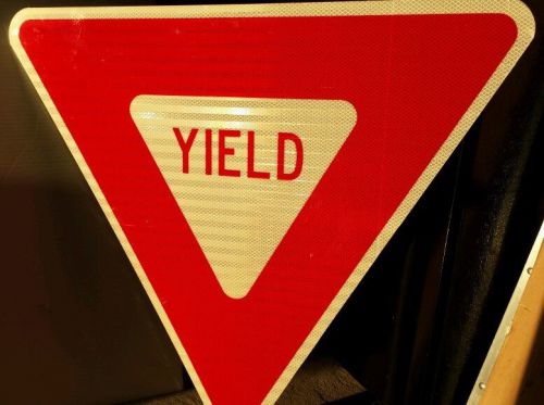 30&#034; High Intensity Prismatic Yield Sign