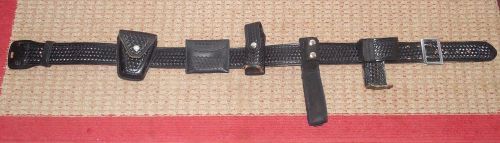 DUTYMAN SIZE 38 DUTY BELT WITH CUFF RADIO &amp; OTHER  POUCHES