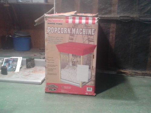 1990&#039;s popcorn machine, old fashion movie time