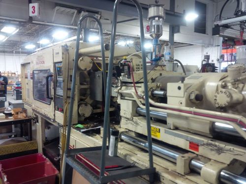 1990 CINCINNATI MILACRON 220-TON PLASTIC INJECTION MOLDING MACHINE