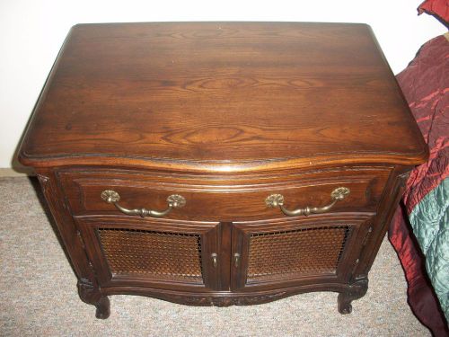 HENREDON Oak NIGHT STAND-CABINET-END TABLE from BLOOMINGDALE&#039;S Bedroom/Office