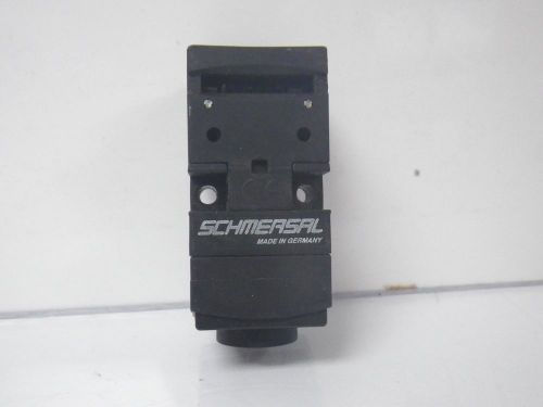 SCHMERSAL AZ 17-02zk AZ1702zk limit switch *USED AND TESTED*