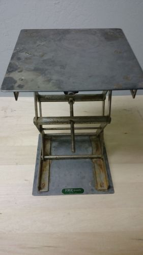 VWR Scientific Adjustable Jack Scissor Platform Stand