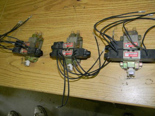 Numatics plenum w 2 air solenoids 1/8&#034; 24 volt 031sa600b000061 &amp; 031sa400b000061 for sale