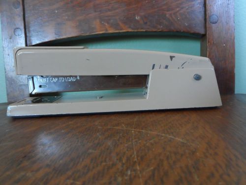 Swingline desk top stapler 747 Tan and Silver B3