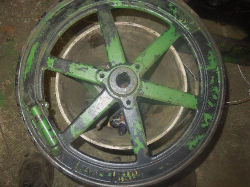 John Deere 1 1/2 Hp Hit Miss  Engine  crank side flywheel nice look