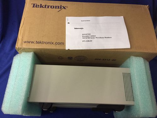 Tektronix  WFM7F02 portable cabinet