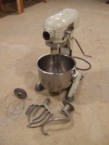 HOBART 20 QT A-200 MIXER WITH BOWL AND ATTACHMENTS 115 V