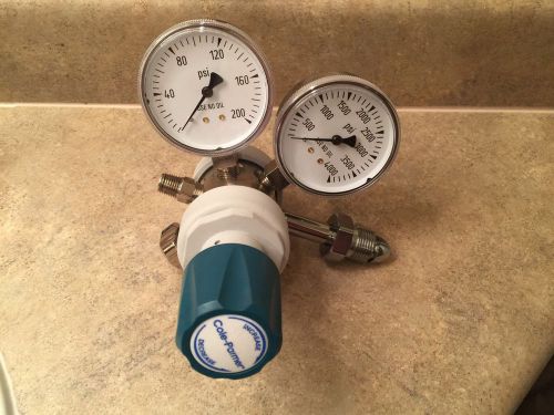 Airgas Y12-215D Gas Regulator 4000 PSI Inlet Cole-Parmer