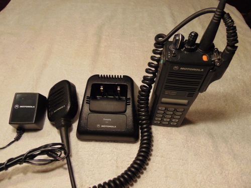 Motorola mts2000 w/ mic, battery charger - h01uch6pw1bn 800mhz flashport radio 8 for sale