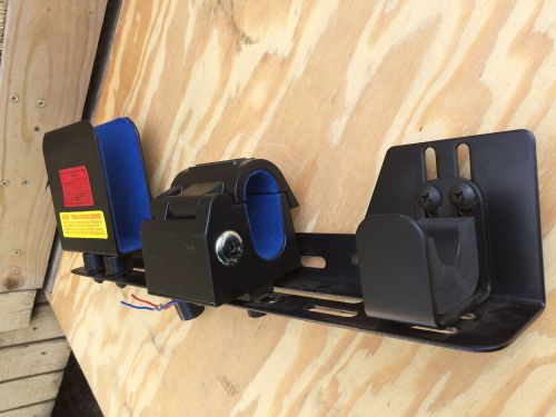 **used** pro-gard universal gun mount rack g5000ut with key for sale