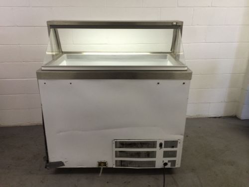 Master-Bilt 8 Tub Ice Cream Freezer On Wheels DD-46 Portable Display