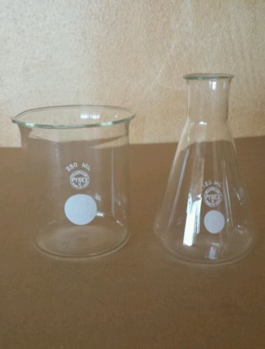 Lot of 2 Pyrex Beaker Flask 125mL  250mL Vintage Glass