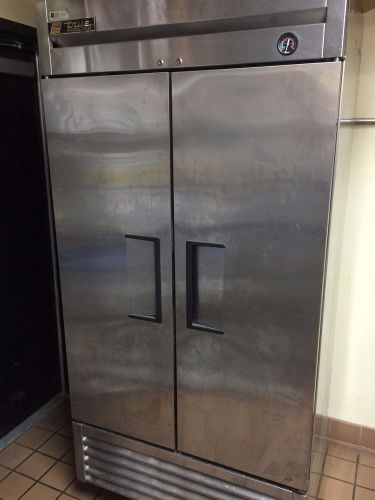 TRUE DOUBLE SOLID DOOR REACH-IN FREEZER 35 CUBIC FEET T-35F &#034;9 Months Old&#034;