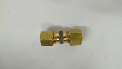 LASCO 17-6211 1/4-Inch Compression Brass Union    a000853v