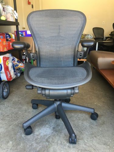 Authentic herman miller aeron mesh desk chair size b....superb condition! for sale