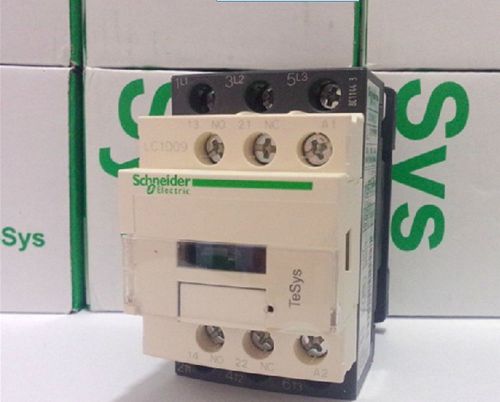 NEW IN BOX  Schneider Telemecanique Contactor LC1D32M7C LC1D32M7 220VAC