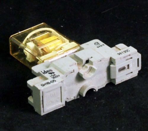 IDEC 25811 RHIB-U AC 120V RELAY W/ SH1B-05 CONTACT BLOCK, NNB